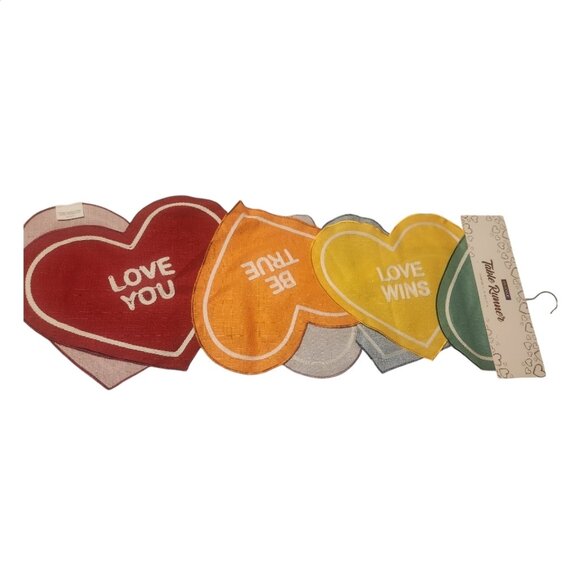 Envogue Cutwork Conversation Heart Table Runner - Picture 2 of 4